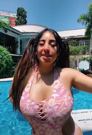 Sexy Ana Daniela Martínez Buenrostro Shows Cleavage in Swimsuit at the Pool