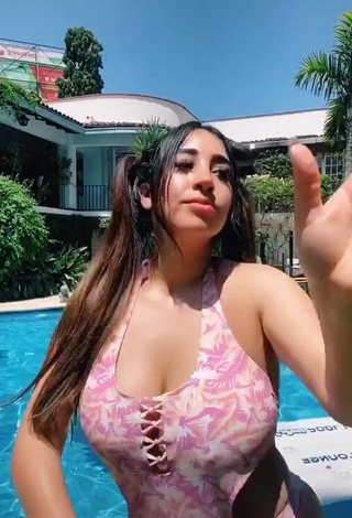 4. Sexy Ana Daniela Martínez Buenrostro Shows Cleavage in Swimsuit at the Pool