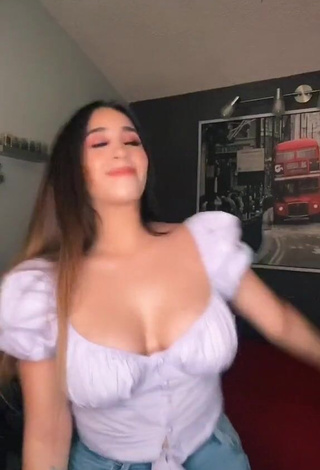 Hottie Ana Daniela Martínez Buenrostro Shows Cleavage in White Crop Top