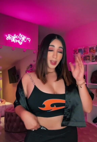 1. Sweetie Ana Daniela Martínez Buenrostro Shows Cleavage in Crop Top