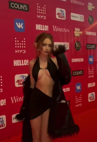 3. Beautiful riwww in Sexy Black Dress (Underboob)