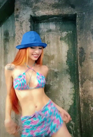 3. Sexy Ruivinha de Marte in Bikini Top