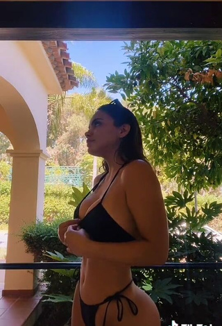 4. Sexy Samadhiza Shows Cleavage in Black Bikini (Underboob)