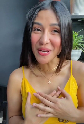 3. Hot Sanya Lopez Shows Cleavage