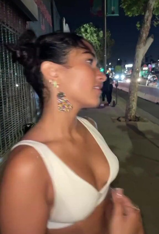 1. Hot Sienna Mae Gomez in White Bra while Twerking