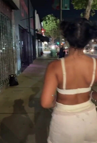 3. Hot Sienna Mae Gomez in White Bra while Twerking