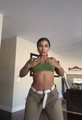 Sexy Sienna Mae Gomez in Green Bra and Bouncing Breasts