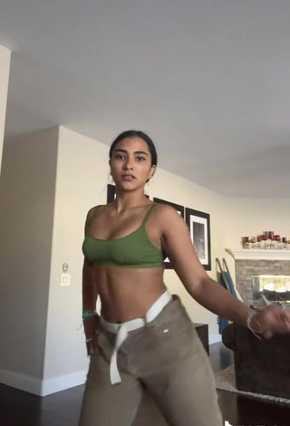 3. Sexy Sienna Mae Gomez in Green Bra and Bouncing Breasts