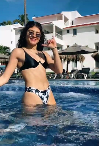 4. Amazing Sofia Mata in Hot Bikini at the Swimming Pool