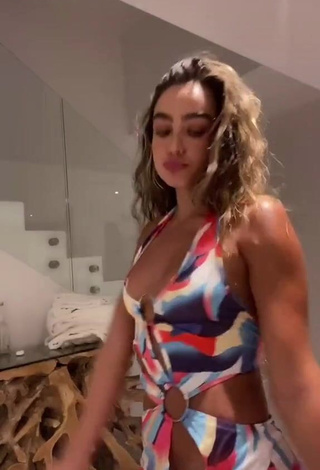 1. Sexy Sommer Ray Shows Cleavage