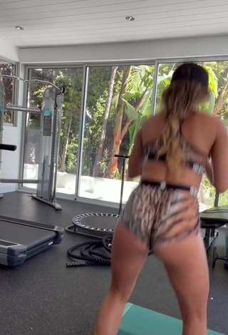 3. Beautiful Sommer Ray Shows Butt while doing Sports Exercises