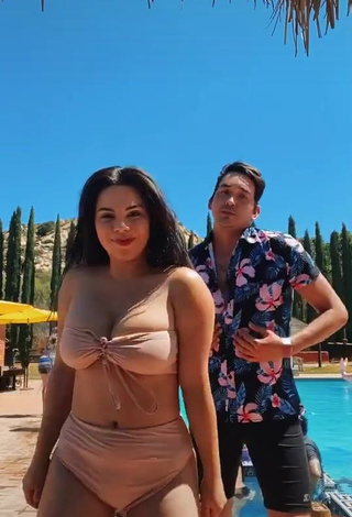 Sexy Lizbeth Rodríguez in Bikini