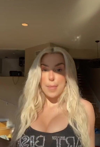 4. Seductive Tana Mongeau Shows Cleavage