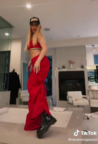 3. Hot Tana Mongeau Shows Cleavage in Red Crop Top