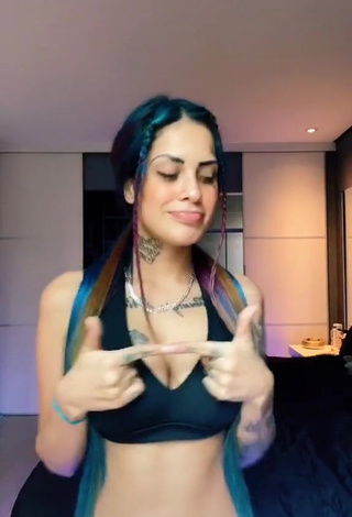 Sexy MC Tati Zaqui Shows Cleavage in Black Sport Bra