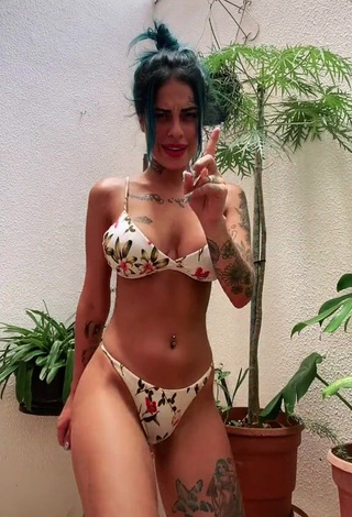 Seductive MC Tati Zaqui in Bikini