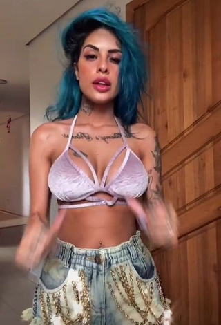 Beautiful MC Tati Zaqui Shows Cleavage in Sexy Black Bra while Twerking