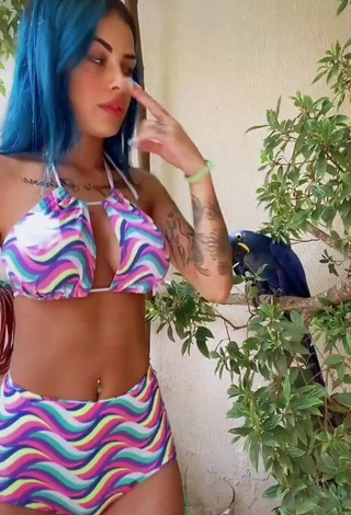 1. Cute MC Tati Zaqui in Bikini