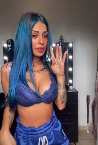 1. Sexy MC Tati Zaqui in Violet Bra