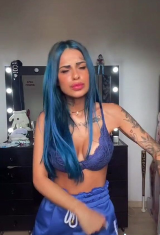 3. Sexy MC Tati Zaqui in Violet Bra