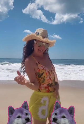 4. Hot Thalia Shows Cleavage at the Beach