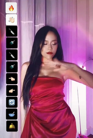 Hot Trà Đặng in Red Dress