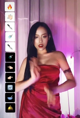 4. Hot Trà Đặng in Red Dress