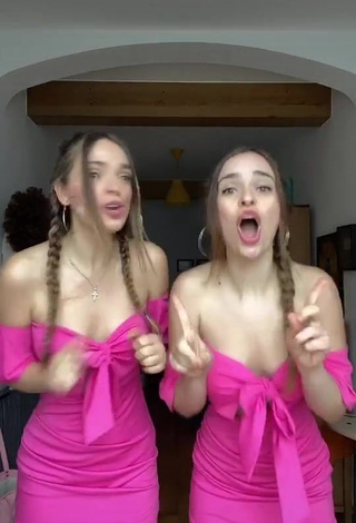 Hot Aitana & Paula Etxeberria without Bra