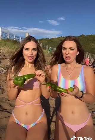 4. Hottest Aitana & Paula Etxeberria in Bikini