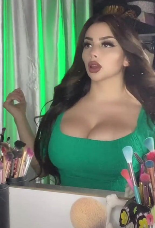 1. Vai Monroe Shows her Sexy Cleavage