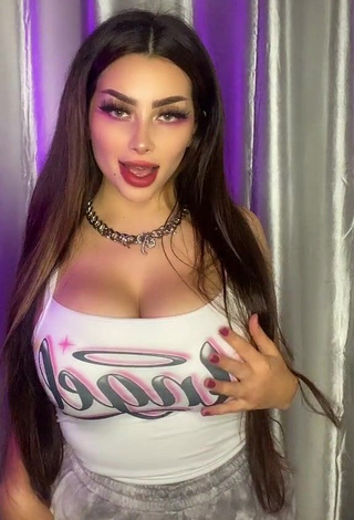 Vai Monroe is Showing Dazzling Cleavage and Bouncing Big Boobs