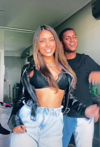 Sexy Vanessa Lopes Shows Cleavage in Black Bra