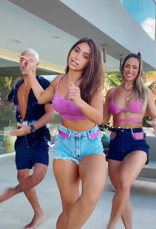 1. Sexy Vanessa Lopes in Pink Crop Top