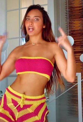 3. Hot Vanessa Lopes in Tube Top