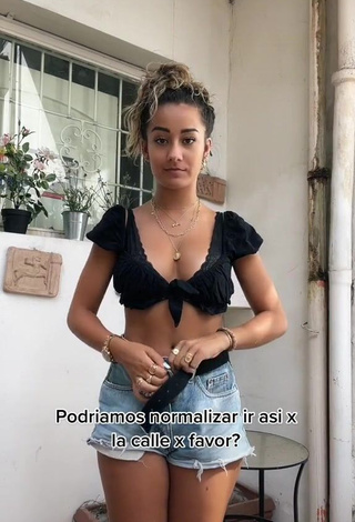 Hot Marina Riverss Shows Cleavage in Black Crop Top