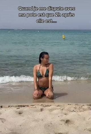 3. Sexy Aanxfly Shows Cleavage in Floral Bikini at the Beach