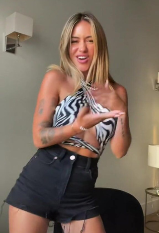 Wonderful Abril Cols Shows Cleavage in Zebra Crop Top