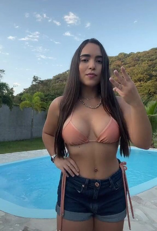 Sexy Aline Borges Shows Cleavage in Peach Bikini Top while Twerking