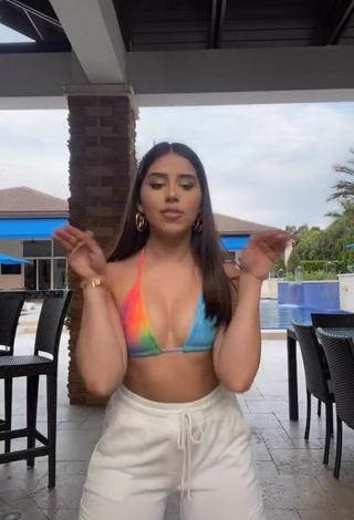 3. Adorable Amanda Díaz Shows Cleavage in Seductive Bikini Top