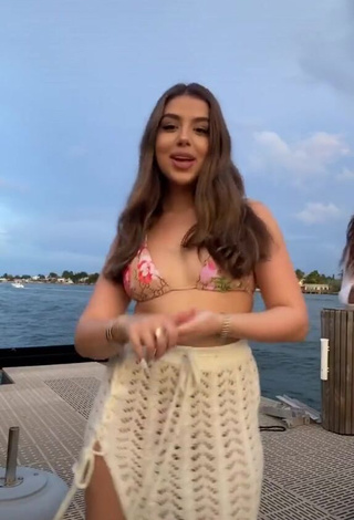 Really Cute Amanda Díaz in Bikini Top