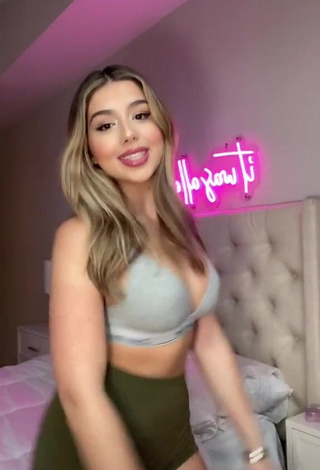 Hottest Amanda Díaz Shows Cleavage in Grey Sport Bra