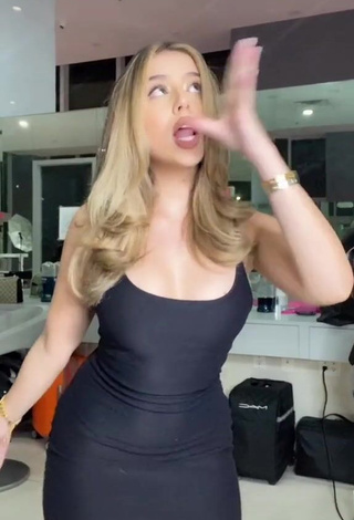 Cute Amanda Díaz in Black Dress