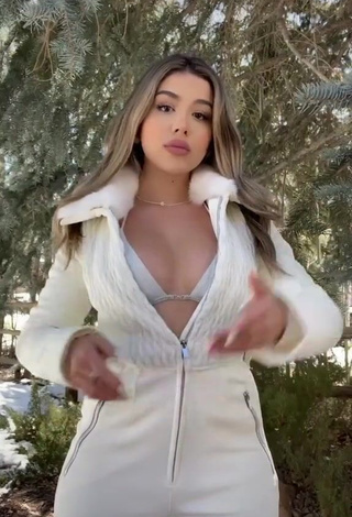 1. Amanda Díaz Shows her Cute Cleavage