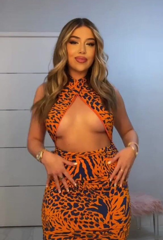 Desirable Amanda Díaz in Leopard Dress (Underboob)