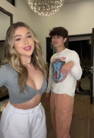 Pretty Amanda Díaz in Grey Crop Top