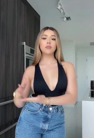 Desirable Amanda Díaz in Black Top (Side Boob)