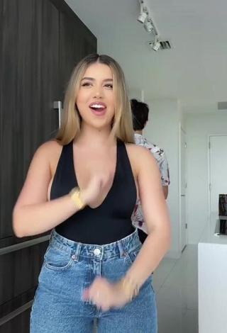 4. Desirable Amanda Díaz in Black Top (Side Boob)