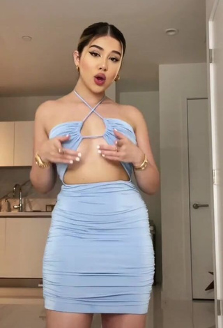 Hottie Amanda Díaz in Blue Dress (Underboob)