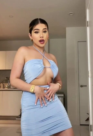 4. Hottie Amanda Díaz in Blue Dress (Underboob)