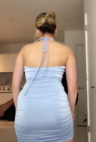 1. Erotic Amanda Díaz in Blue Dress while Twerking (Underboob)